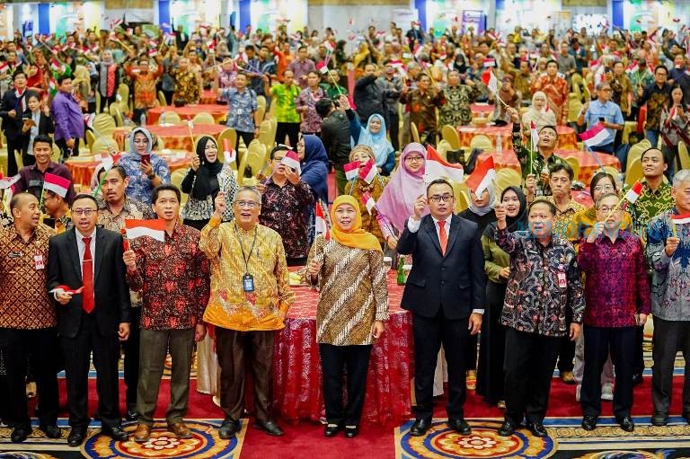 Gubernur Khofifah Kukuhkan Forum Industri Hijau Jawa Timur