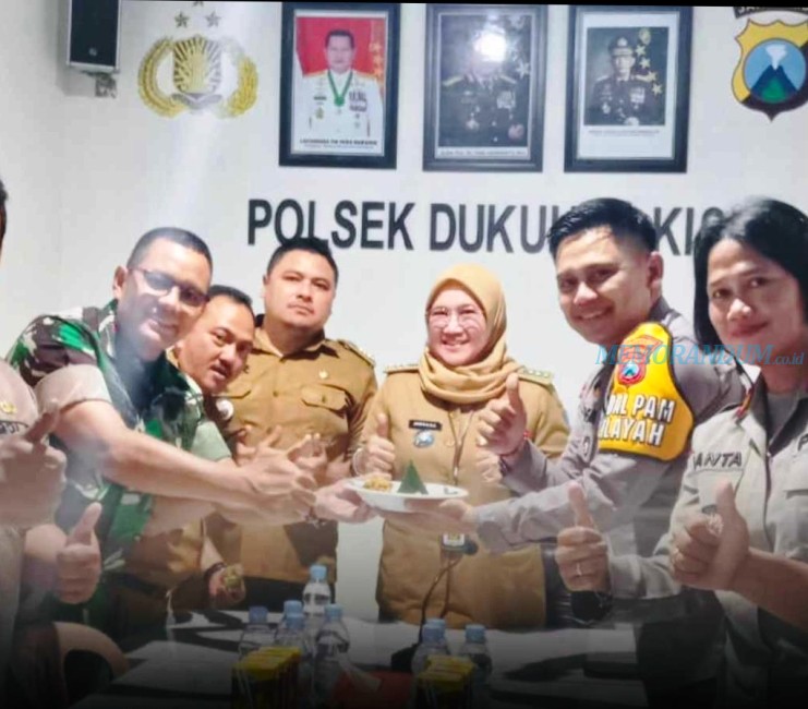 Rayakan HUT Bhayangkara Ke-77, Tiga Pilar Datangi Polsek Dukuh Pakis