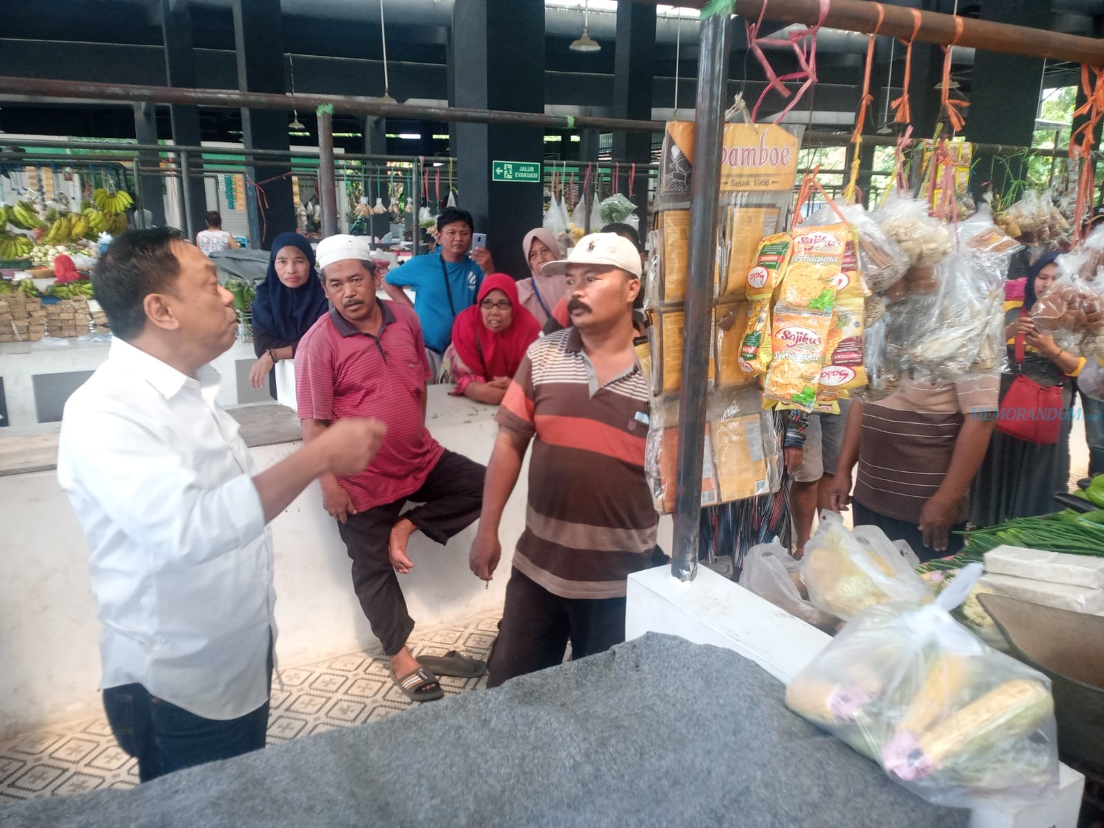 Pedagang Fresh Market Kutisari Keluhkan Jam Operasional