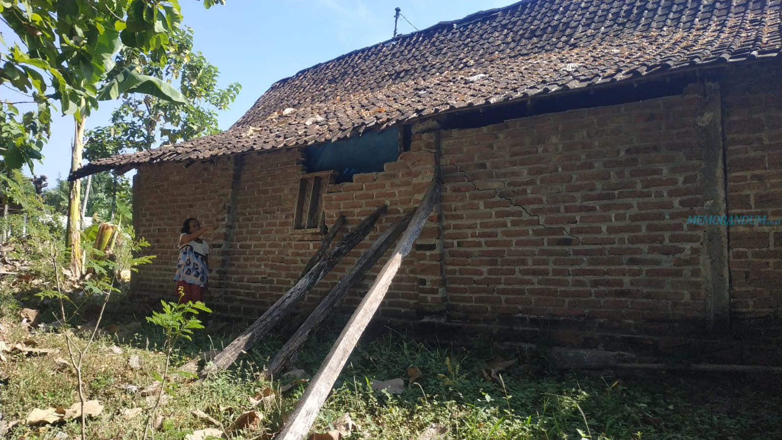 Rumah Nyaris Ambruk Akibat Gempa, Ibu Dua Anak Hanya Pasrah Karena Kendala Biaya