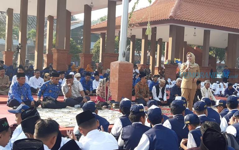Buka MPLS Serentak Wali Kota Sarapan Bareng Pelajar di Alun- Alun Wiraraja