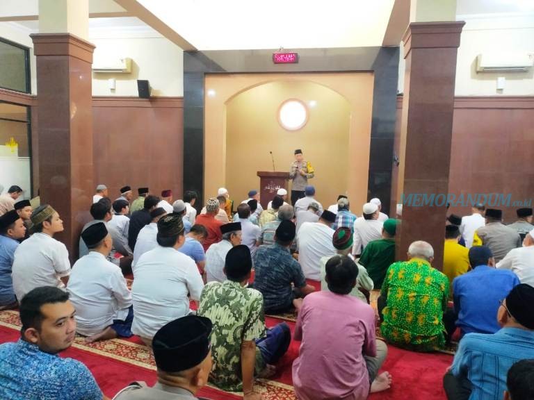 Kapolsek Karangpilang Berikan Himbauan di Masjid Baitul Arqom Kedurus