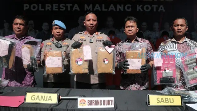 Polisi Bekuk 5 Pengedar Narkotika di Jawa Timur