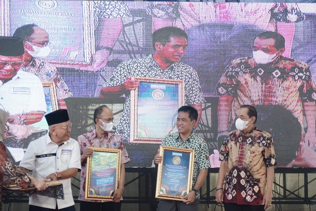 HUT Ke-53 Memorandum, Imam Syafi’i Raih Penghargaan Politisi Inspiratif Peduli Wong Cilik