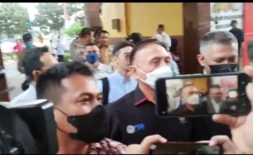 Penuhi Panggilan Kedua Penyidik Polda Jatim, Iwan Bule: Bawa Dokumen Pendukung