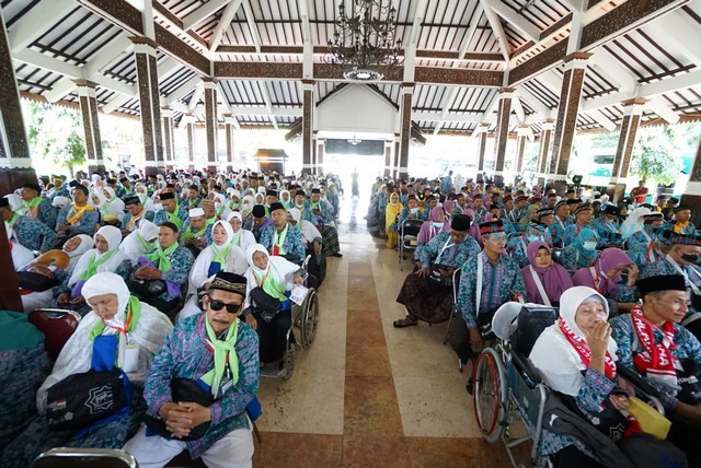 890 Jamaah Haji Kloter 16 dan 17 Diberangkatkan Bupati Sidoarjo