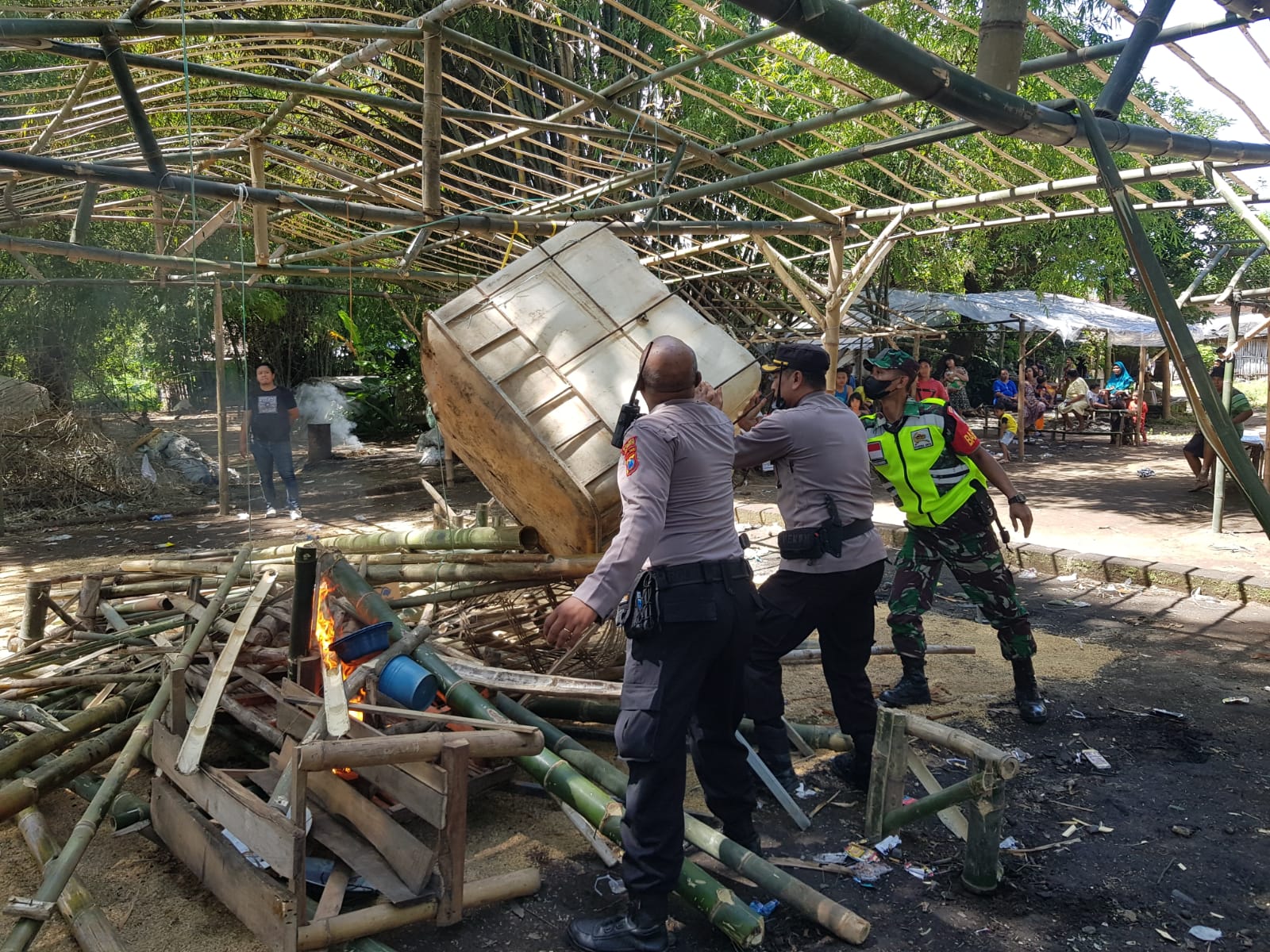 Polres Mojokerto Gerebek Dua Arena Judi Ayam di Trowulan