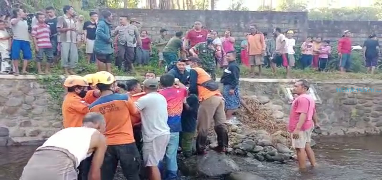 Warga Slawu Digemparkan Penemuan Mayat di Dam Sungai Jaki