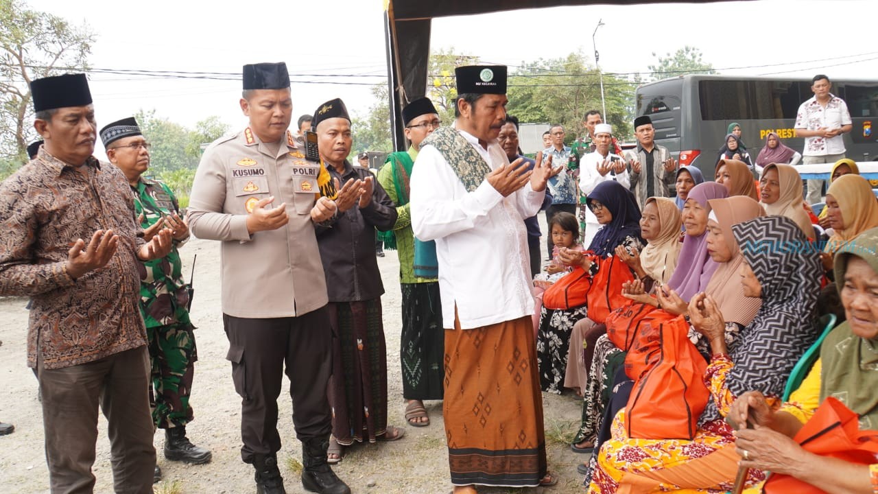 Jumat Curhat, Kapolresta Sidoarjo Silaturahmi dengan Warga Jatikalang dan Sediakan Layanan Polri