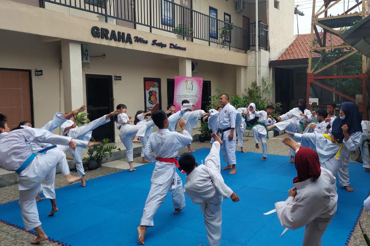 Bermodal Hobi Karate Sejak SD, Kompol Sholeh Sukses Cetak Atlet Berprestasi