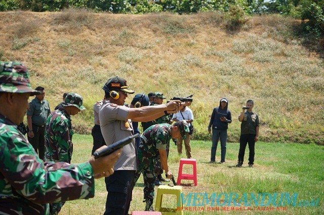 Jaga Soliditas, TNI-Polri dan Forkopimda Latihan Menembak