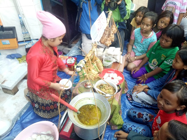 Festival Ketupat Mini Sukolilo Berlangsung Meriah