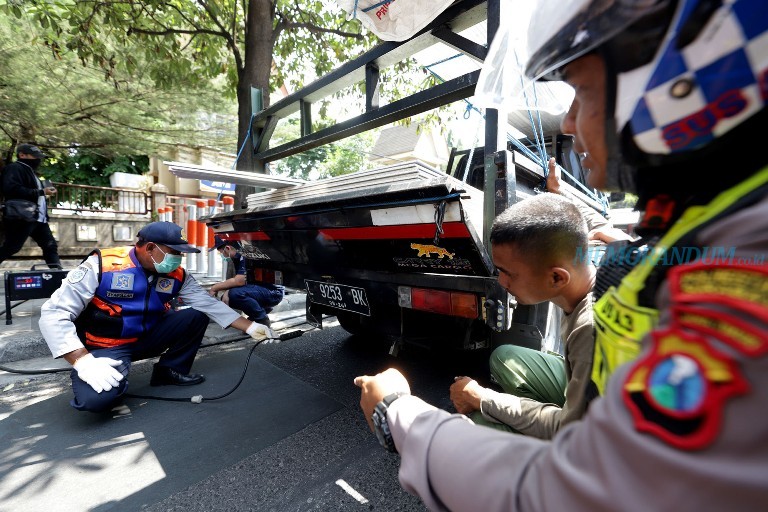 Pantau Kadar Gas Buang, Pemkot Surabaya Uji Emisi Kendaraan