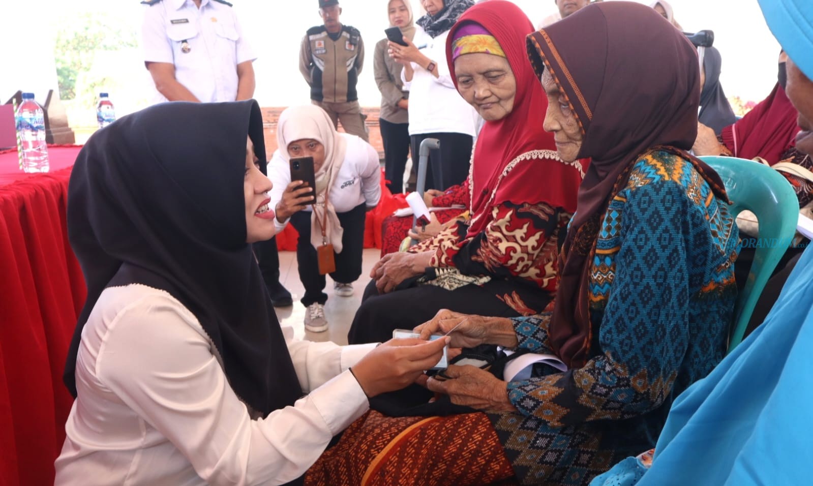 Ratusan Lansia di Kabupaten Mojokerto Terima Bantuan Rehabilitasi Sosial