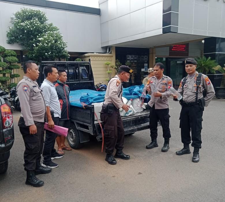 Patroli Sahur Polres Lamongan Gagalkan Pengiriman Ratusan Liter Miras