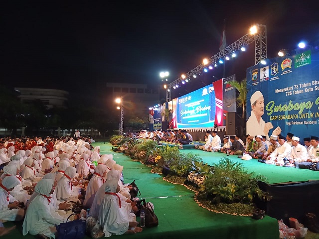 Ribuan Jemaah Hadiri Pengajian di Tugu Pahlawan