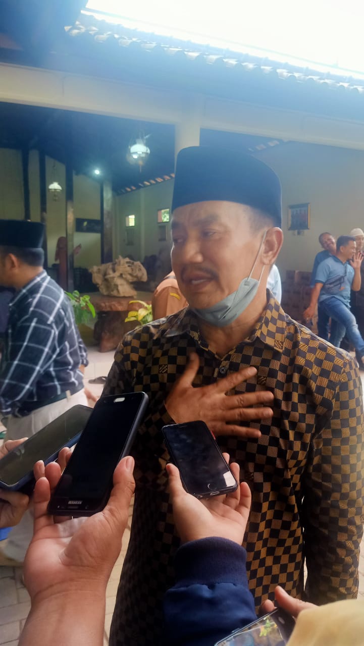 Bebas dari Tahanan, Nyono Suharli Disambut Ribuan Massa