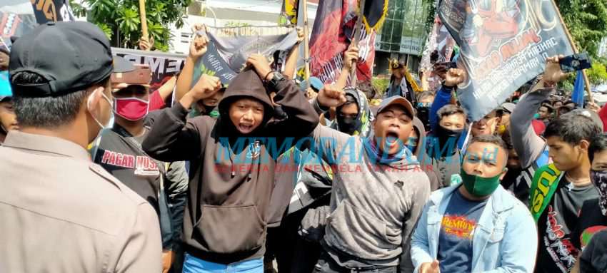 Video : Massa Pagar Nusa Geruduk PN Surabaya