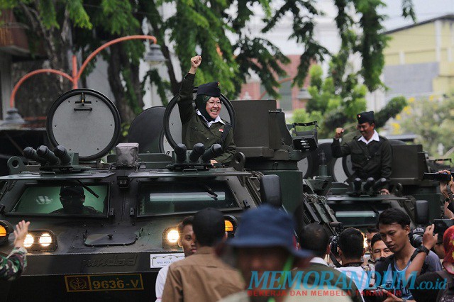 Parade Surabaya Juang 2019, Risma Bacakan Puisi Karya KH  Mustofa Bisri