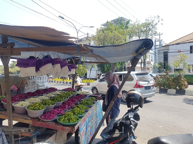 Pedagang Bunga Pasar Kembang Menolak Direlokasi