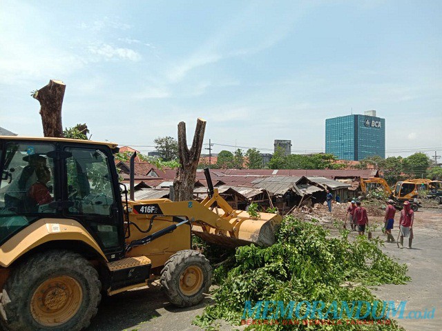 Demi Pelebaran Jalan Sulawesi,  40 Stan Pasar Keputran Selatan Digusur