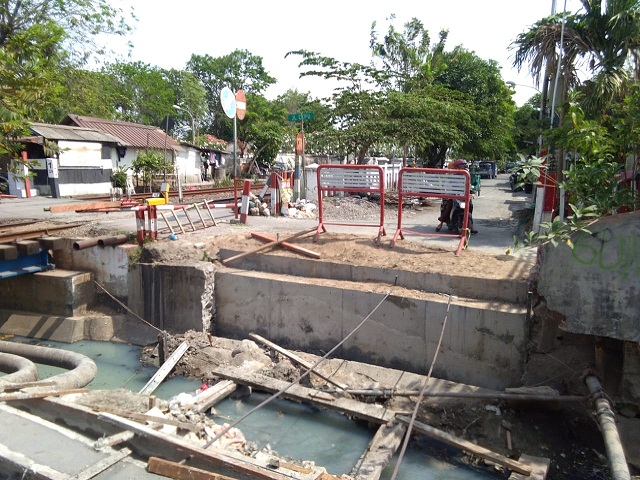 Jembatan Cepu Diperbaiki, Akses Warga Terhambat