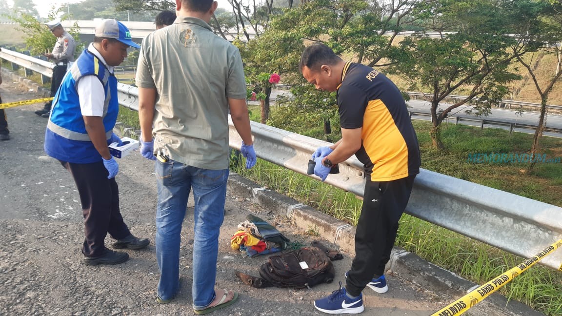 Warga Madura Ditemukan Tewas di Pinggir Jalan Tol, Kepala Dibacok, Kaki Patah Bekas Dilindas