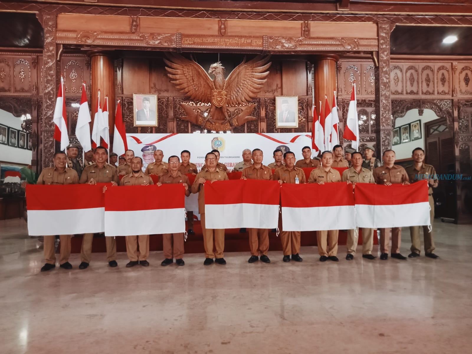 Pemkab Tulungagung Bagikan 10.000 Bendera Merah Putih untuk Masyarakat