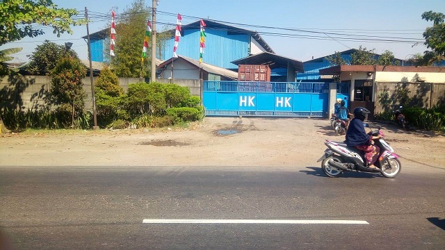 Dibuntuti dari Bank, Dua Karyawan Diancam