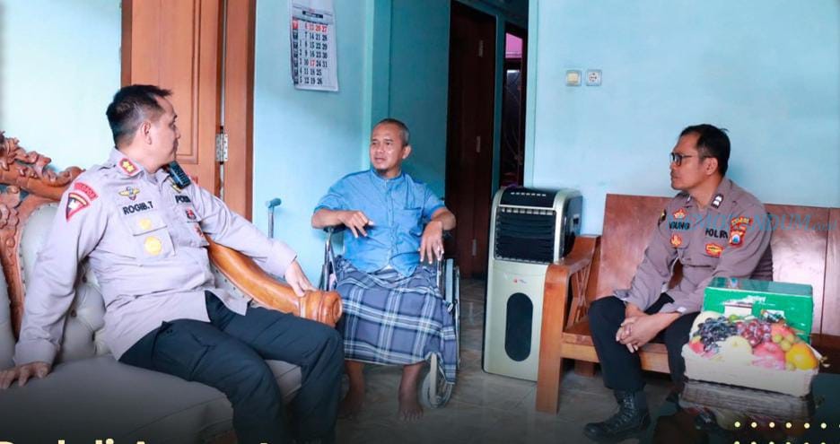Wujud Perhatian, AKBP Rogib Triyanto Jenguk Anggota yang Sakit