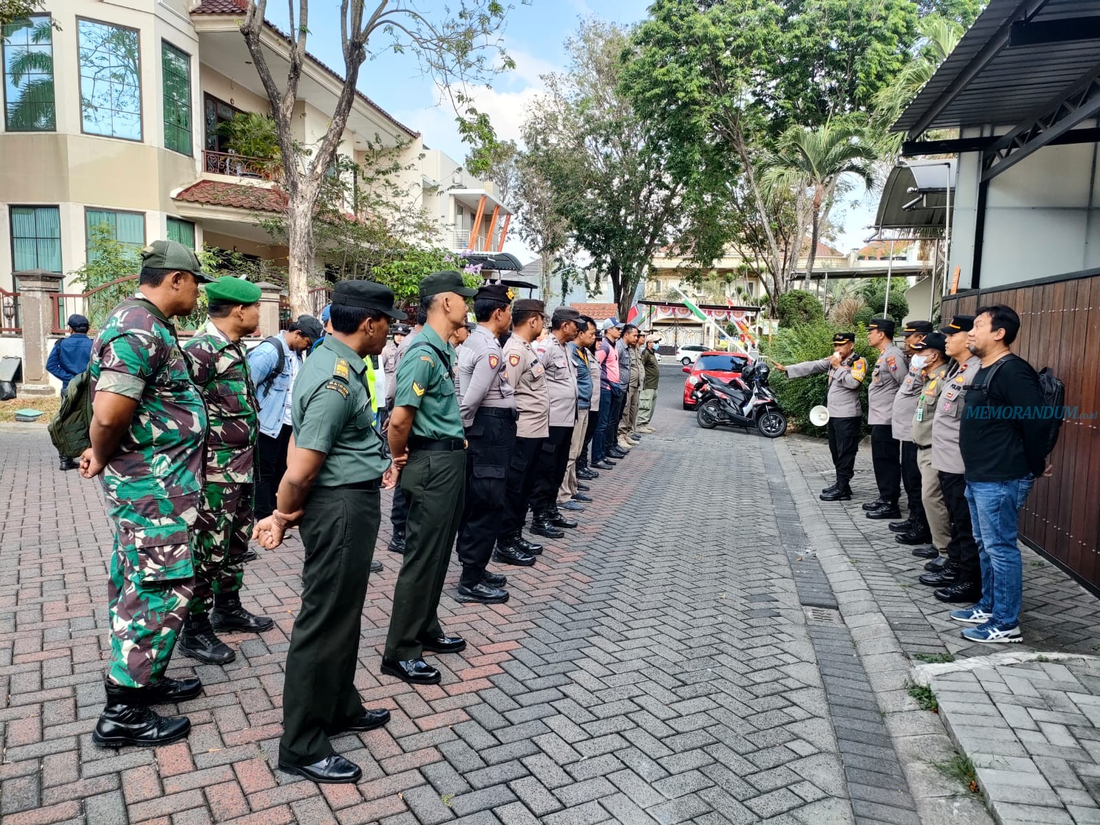 Kapolsek Lakarsantri Pimpin Pengamanan Eksekusi Tanah dan Bangunan