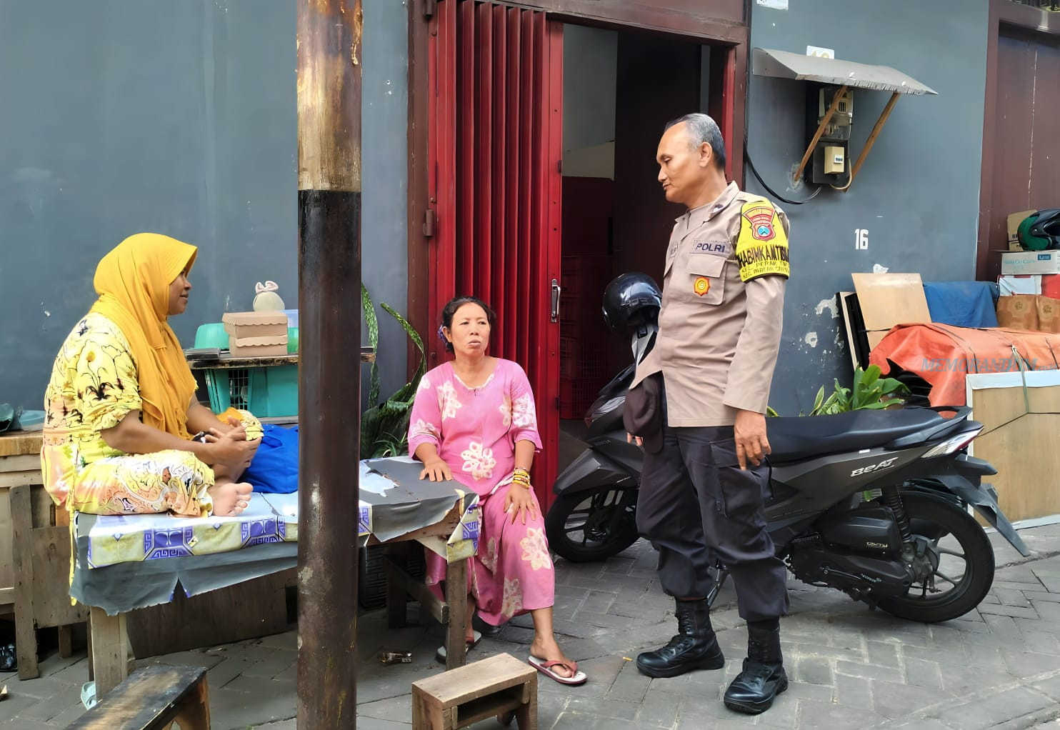 Sambang Warga, Polsek Pabean Cantikan Sampaikan Pesan Kamtibmas