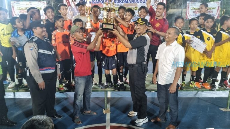 Sambut Hari Bhayangkara Ke-77, Kapolsek Sukomanunggal Gelar Turnamen Futsal Tingkat SD