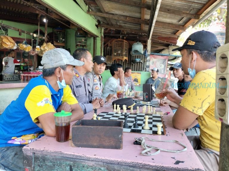 Jumat Curhat, Polsek Tandes Ngobrol Gayeng Bareng Warga