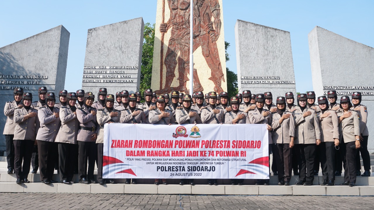 Polwan Sidoarjo Ziarah ke Makam Pahlawan