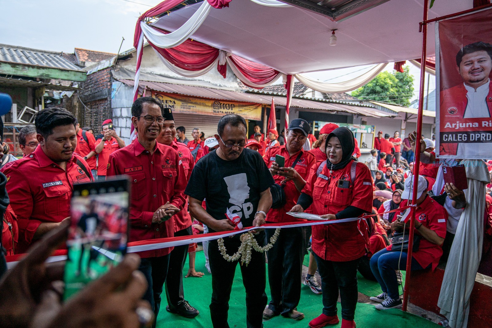 Libatkan Ibu-Ibu Senam SICITA, Kader PDIP Surabaya Launching Posko Ganjar Presiden