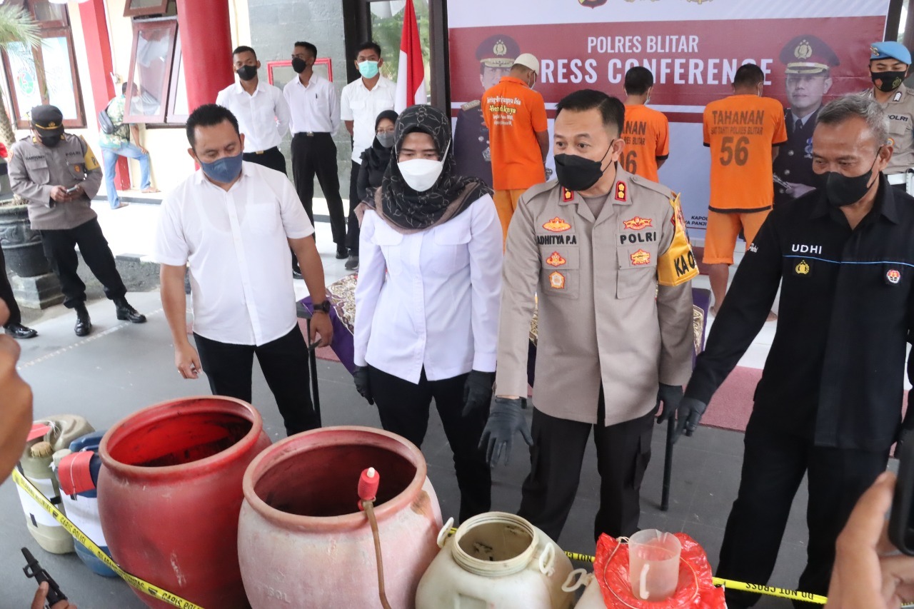 Polres Blitar Ungkap Kasus Pemalsuan BBM dan Perjudian Online