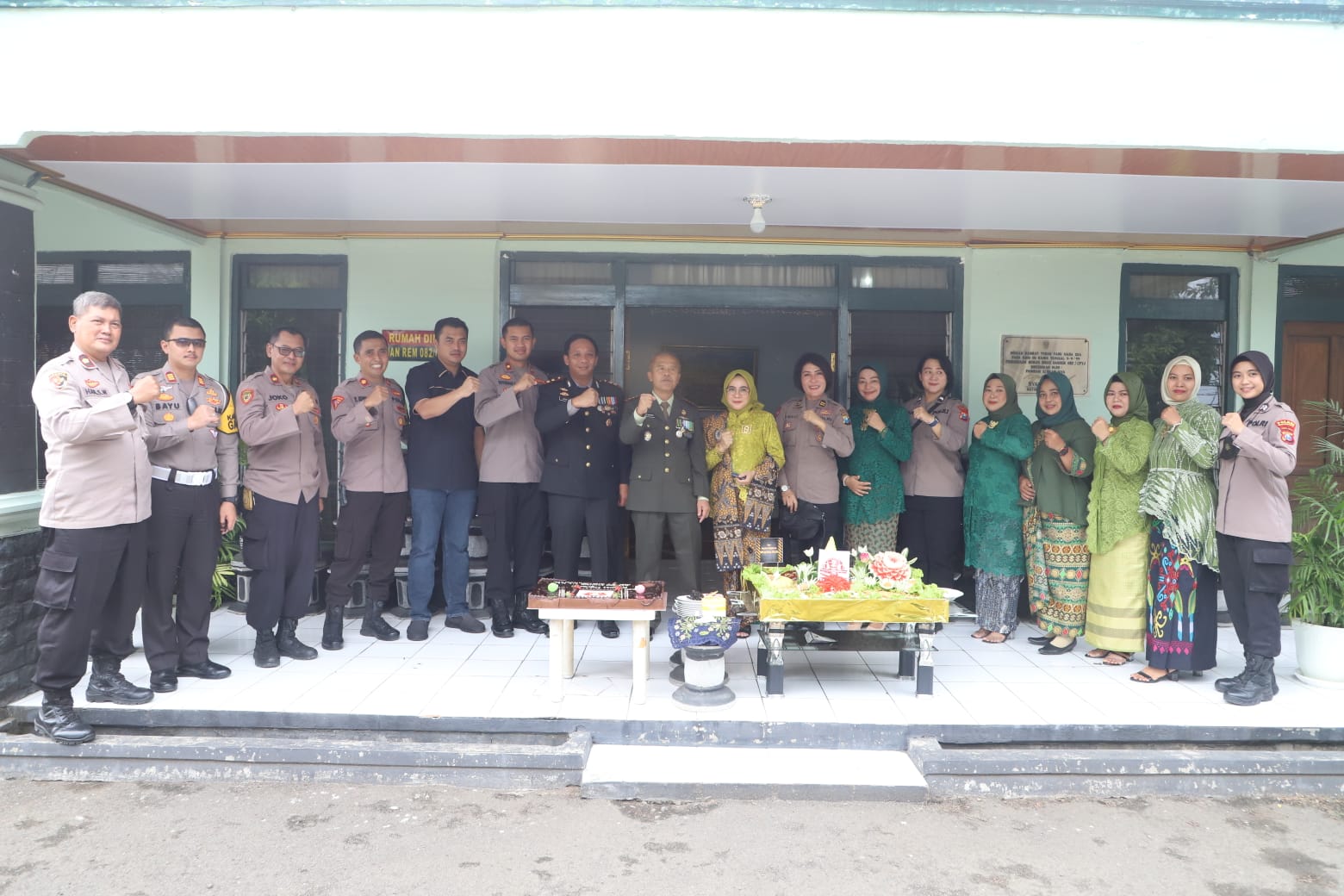 HUT ke-77 TNI, Kapolres Mojokerto Beri Kejutan di Makorem 082/CPYJ