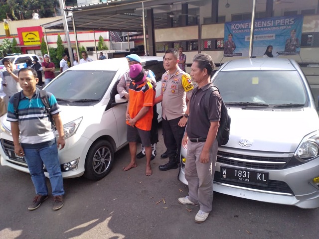 TNI Gadungan Gondol Mobil Taksi Online