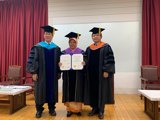 Wali Kota Risma  Dapat  Doktor Honoris Causa  dari  Universitas Tongmyong