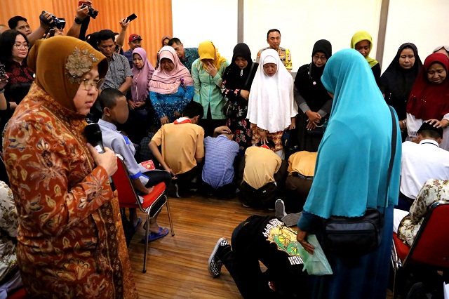 Risma Minta Tidak Ada Lagi Anak Geng