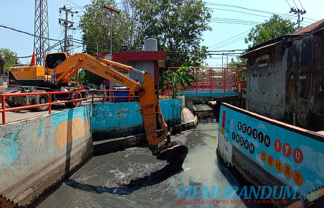 Pintu Rumah Pompa Ikan Mungsing Tertutup Sedimen Lumpur