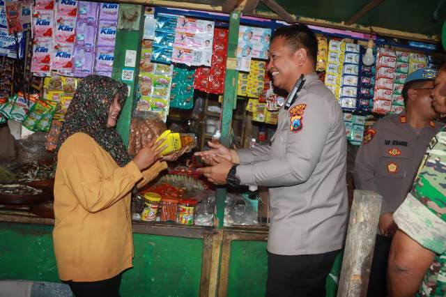 Gelar Jumat Curhat di Pasar Tarik, Polresta Sidoarjo Peduli Masyarakat