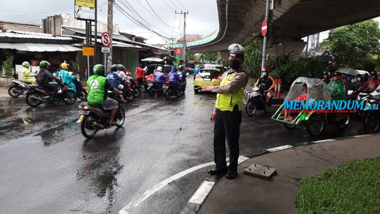 Kapolsek Tegalsari Sosialisasi Tertib Lalin di Fly Over Pasar Kembang