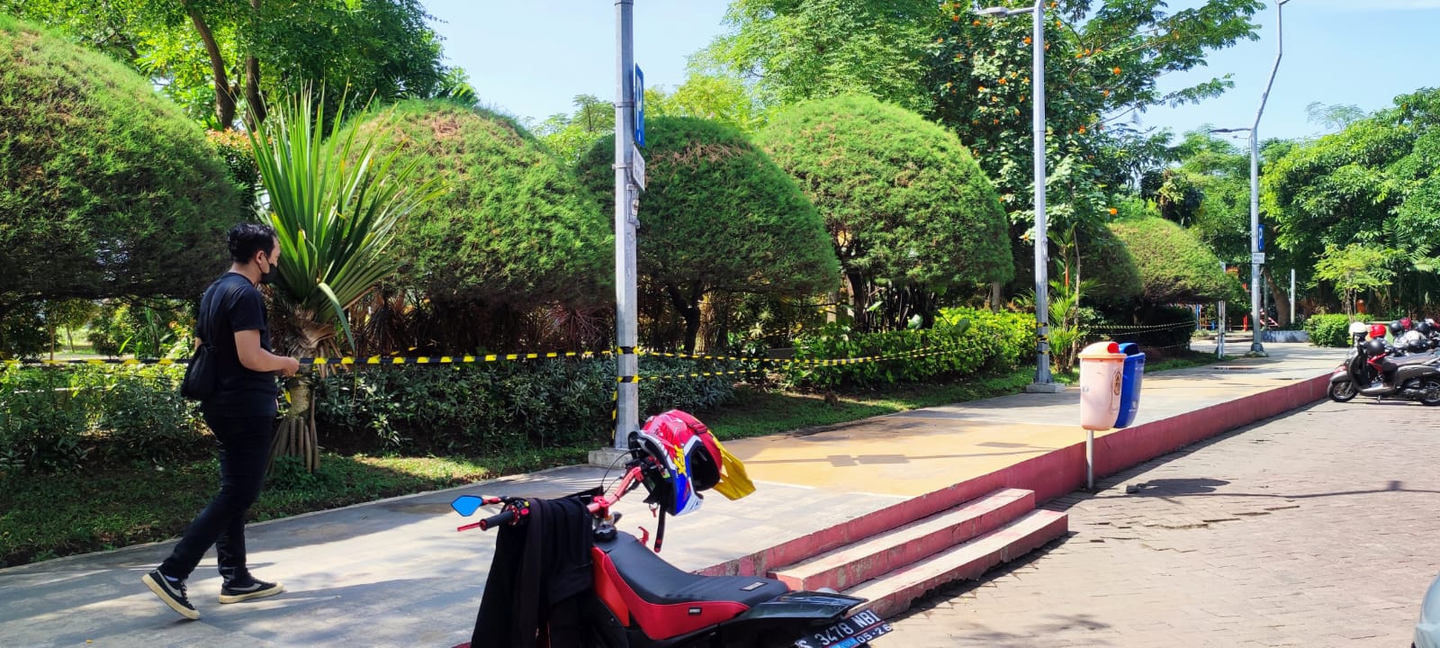 Tanaman Sering Diinjak Pengunjung, Taman Suroboyo Dipagari Garis Pembatas