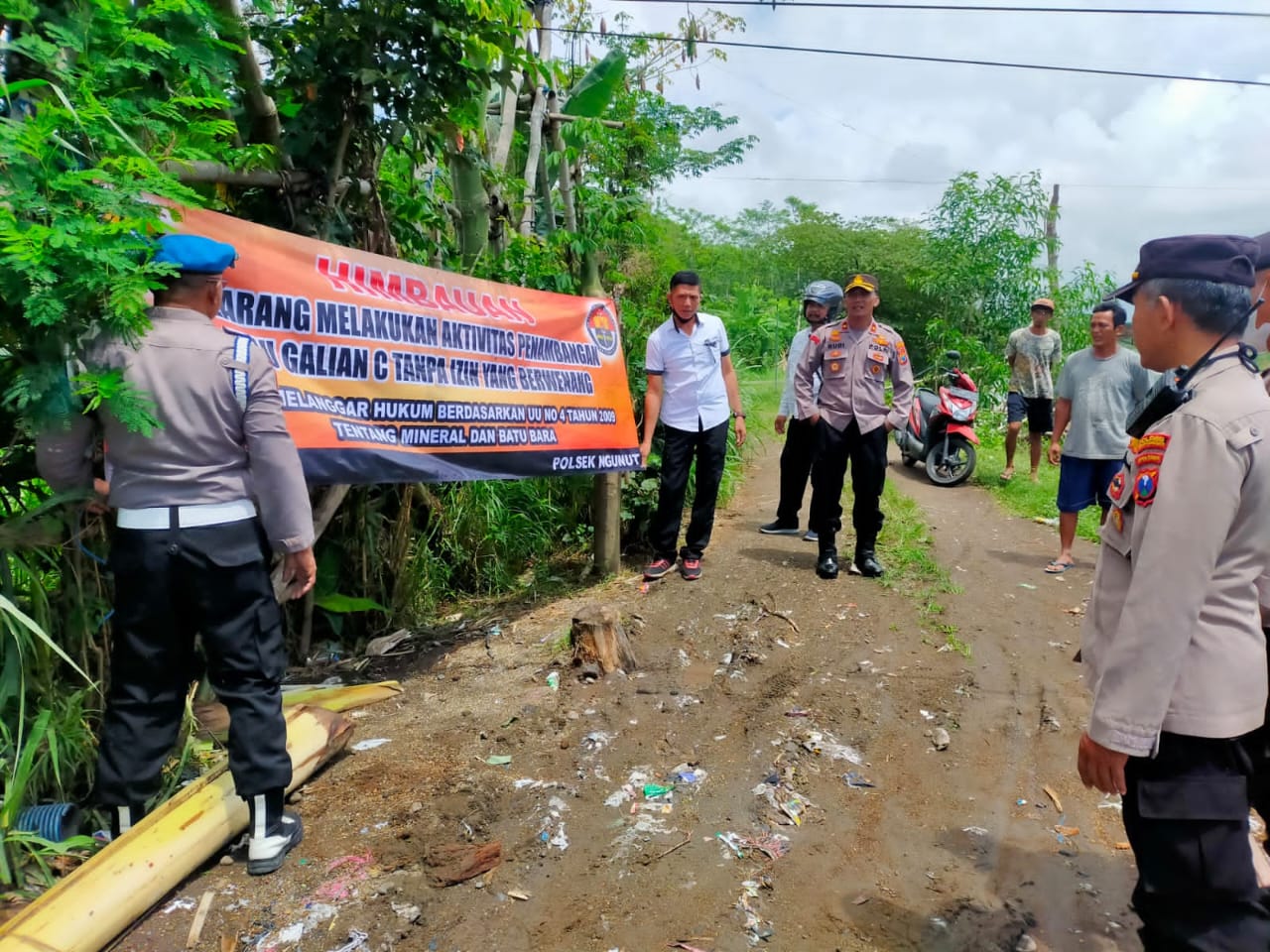 Kapolsek Ngunut dan Anggota Sidak Lokasi Tambang Pasir