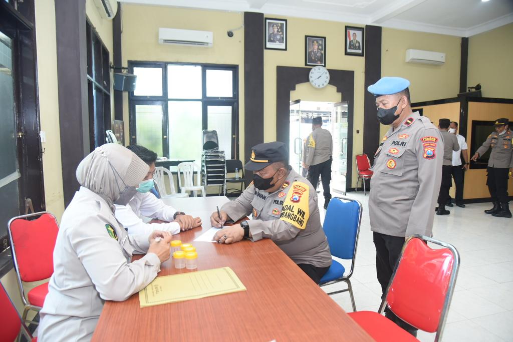 Kapolsek Jajaran Polres Lamongan Jalani Tes Urine