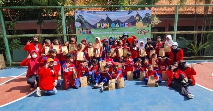 Mahasiswa Psikologi Untag Surabaya Gelar Fun Games Bersama Siswa SDN Sutorejo I