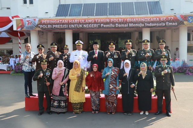 Upacara HUT Polri ke-77 Digelar di Balai Kota Surabaya