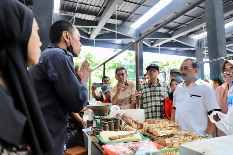 Wakil Walikota Surabaya Minta Optimalkan Pasar Rakyat  Kutisari Indah Utara